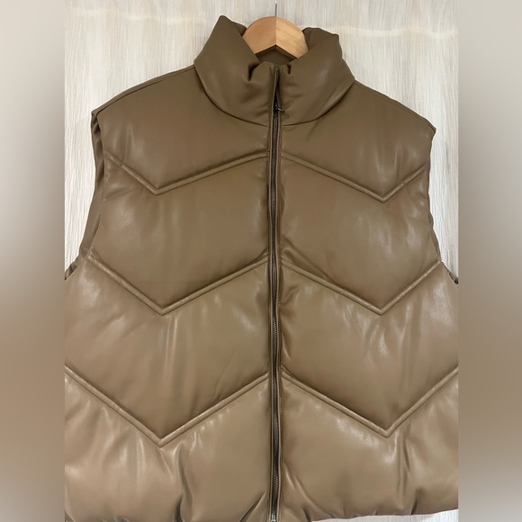 Vest - Picture 3 of 4